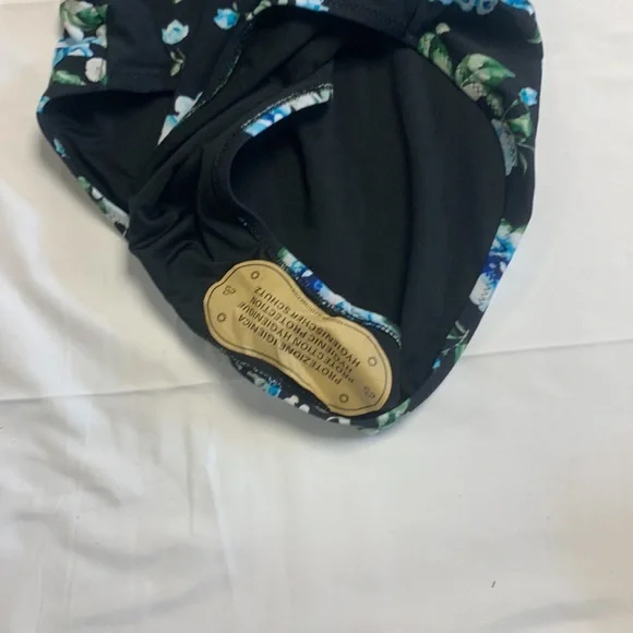 Womens cupshe one piece strappy floral suit. - Picture 4 of 6